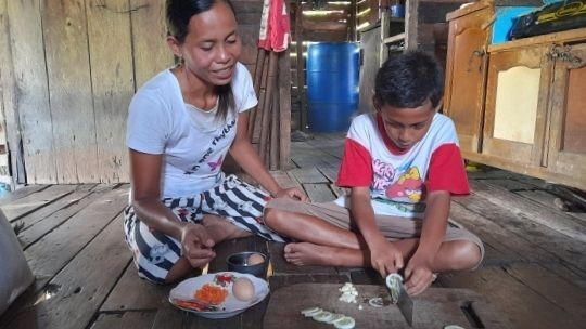 Program Bantuan Nontunai Dukung Kegiatan Bersama Anak di Rumah