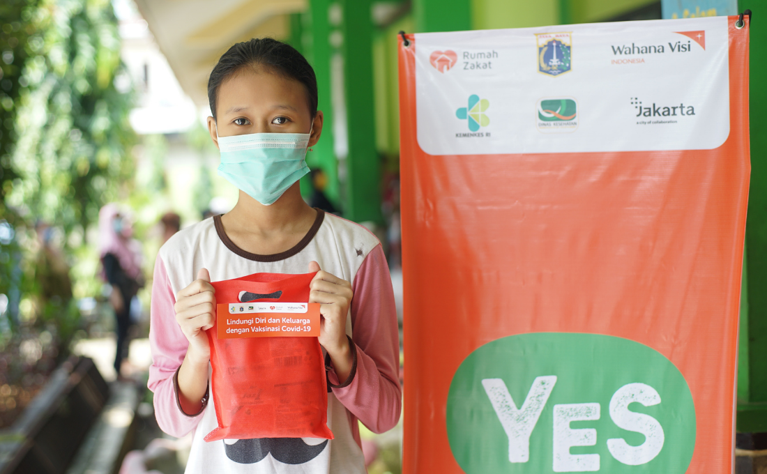 Rindu Sekolah Tatap Muka, Dua Remaja Ini Ikut Vaksinasi