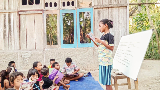 Jadi Guru Cilik untuk Dampingi Adik-adik