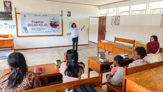 Membagikan Wawasan, Menularkan Semangat agar Anak-anak Papua Mahir Membaca