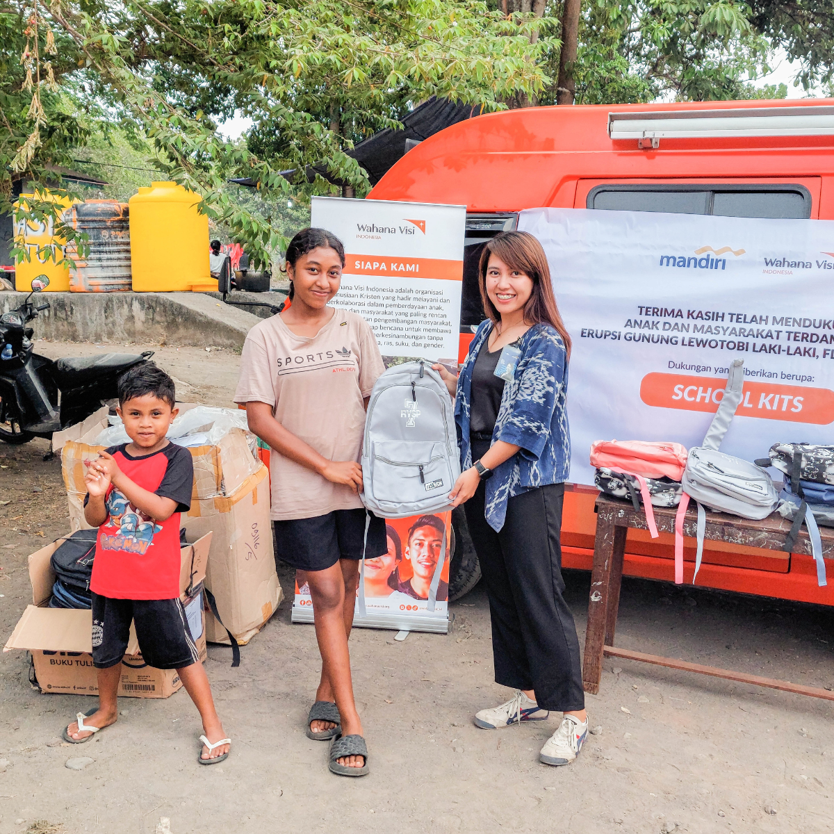 Kemitraan dengan Bank Mandiri Membantu Anak dan Masyarakat di Flores Timur