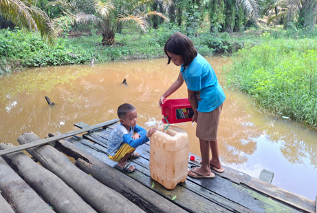 Fasilitas Air Bersih untuk Anak-Anak di Landak